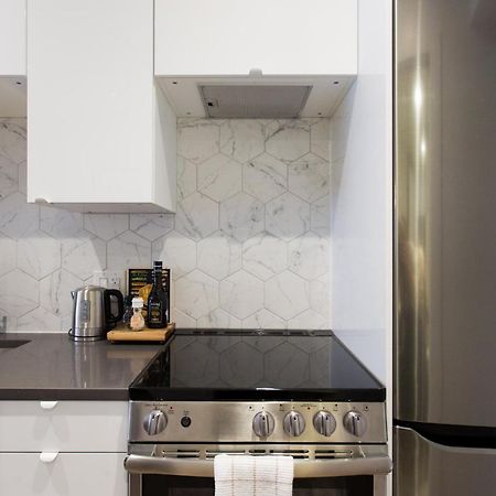 Blue Oasis Studio With Full Kitchen And Bath By Den Stays モントリオール エクステリア 写真